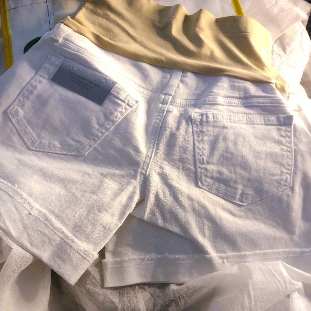 Maternity Full Belly Panel Boyfriend Jean Shorts Size 2 (XS) - Picture 3 of 6